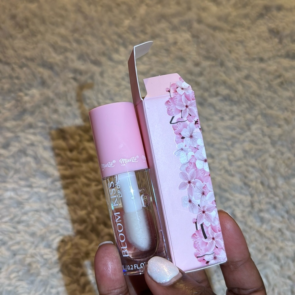 Bloom kiss lip oil